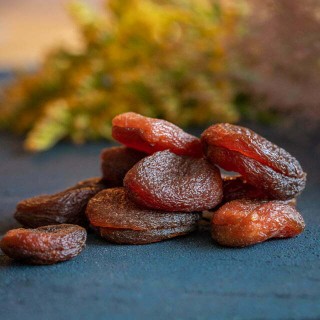 Organic dried apricots