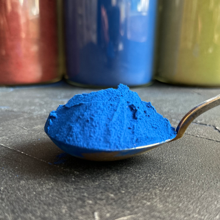 Organic blue spirulina powder