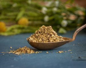 Dried organic raw oregano (oregano)