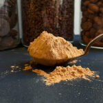 Органический порошок из бобов керобa, обжаренный