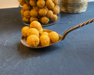 Dried mango balls