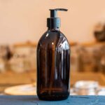 Коричневая стеклянная бутылка с дозатором, 500 мл